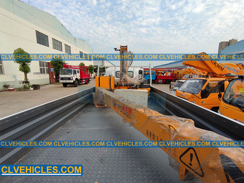 telescopic crane truck