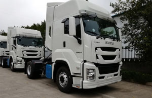 ISUZU Tractor Truck