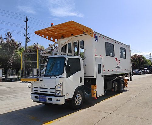  One Unit of ISUZU 700P Half-cab Ambu-lifter Ship To Pakistan